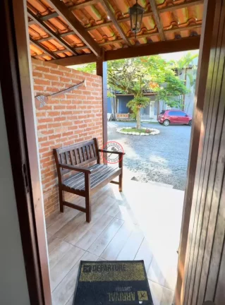Imagem CASA TÉRREA MUITO ACONCHEGANTE DENTRO DE UM PEQUENO CONDOMÍNIO, COM PISCINA A VENDA EM BOISSUCANGA, COM 2 DORMITÓRIOS.