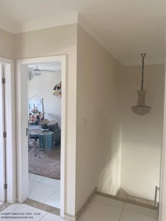 Imagem Casa de Luxo em Condomínio: 4 Quartos, 2 Suítes, 2 Salas, 2 Banheiros, 2 Vagas de Garagem em Buraquinho - Lauro de Freitas-BA.