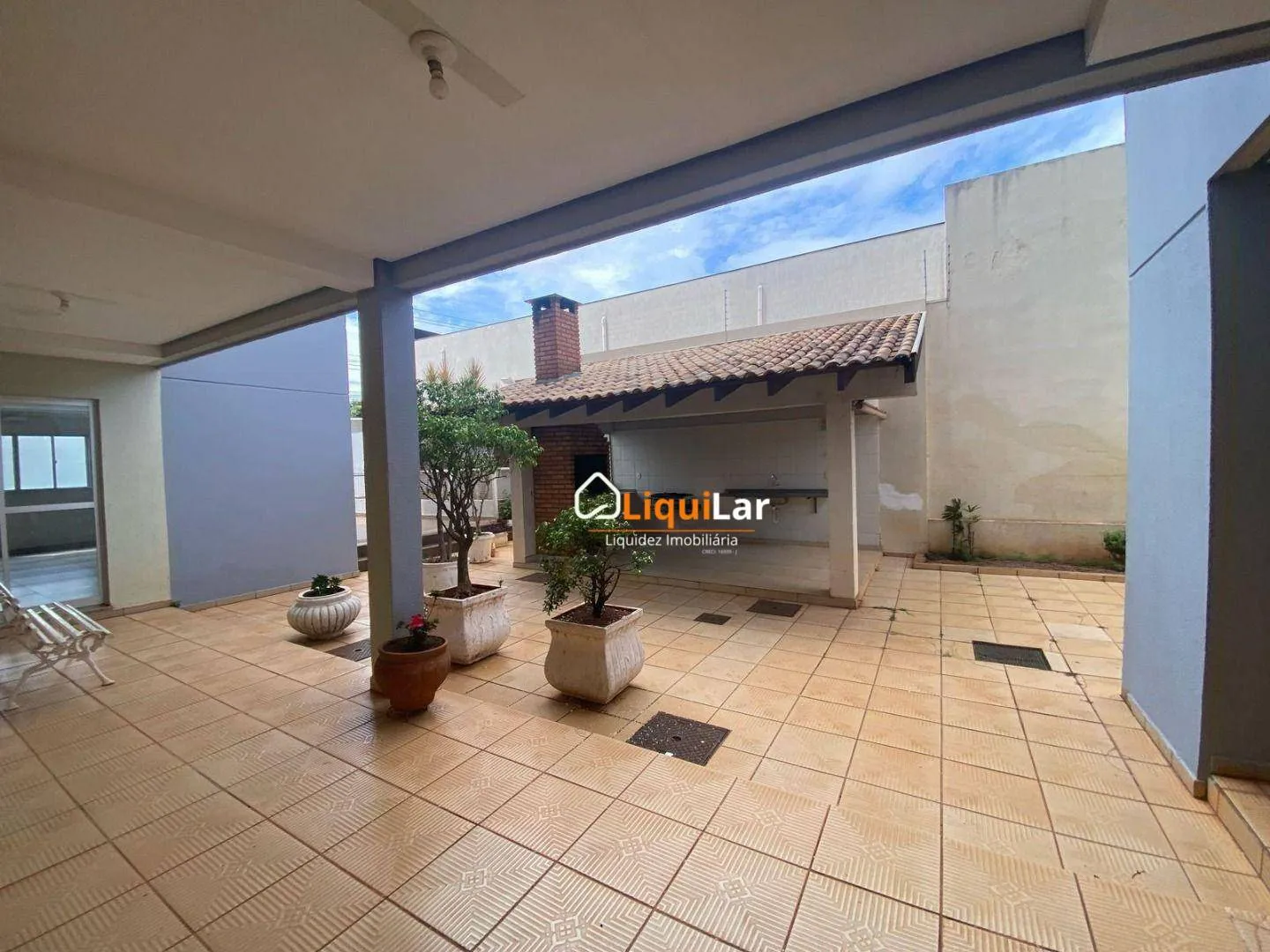 Imagem Apartamento para Locação no Edifício Pernambuco com 77 m², 3 Quartos, Suíte e 2 Vagas
