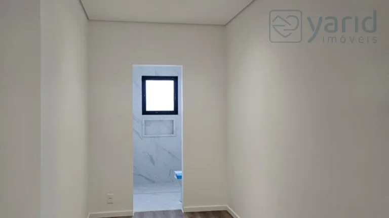 Imagem Imperdível! Sobrado de alto padrão em condomínio luxuoso no Ibi Aram 2, com 3 suítes, 4 vagas e 195m². Confira já!