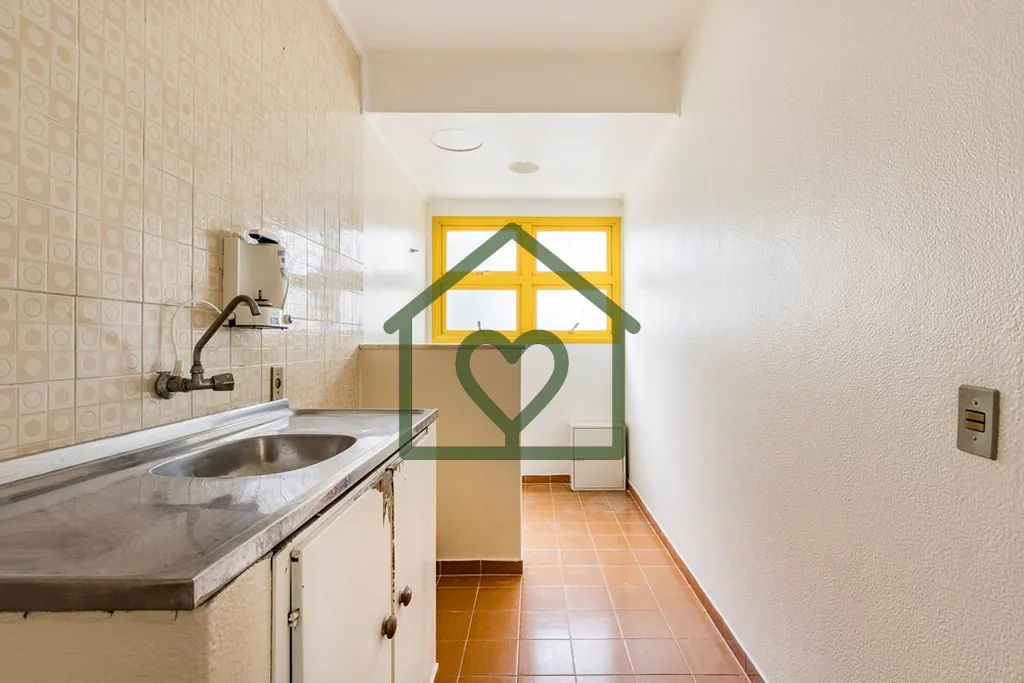 Imagem Descubra este encantador apartamento reformado com ótimo preço, pronto para morar e ideal para inv...