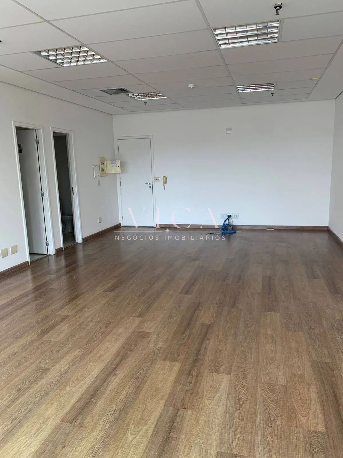 Imagem Sala Com 56m² para aluguel por R$ 3.500,01 - Alphaville/SP