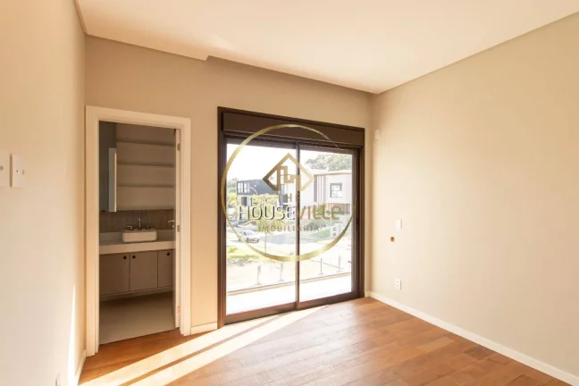Imagem Casa Sobrado, 4 Dormitórios( 4 suíte), 325m², Condomínio Alphaville, Sjc.