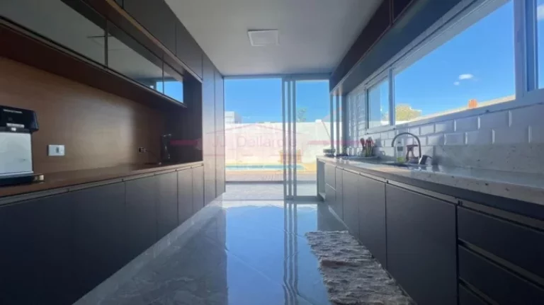 Imagem Belíssima casa dentro de condomínio