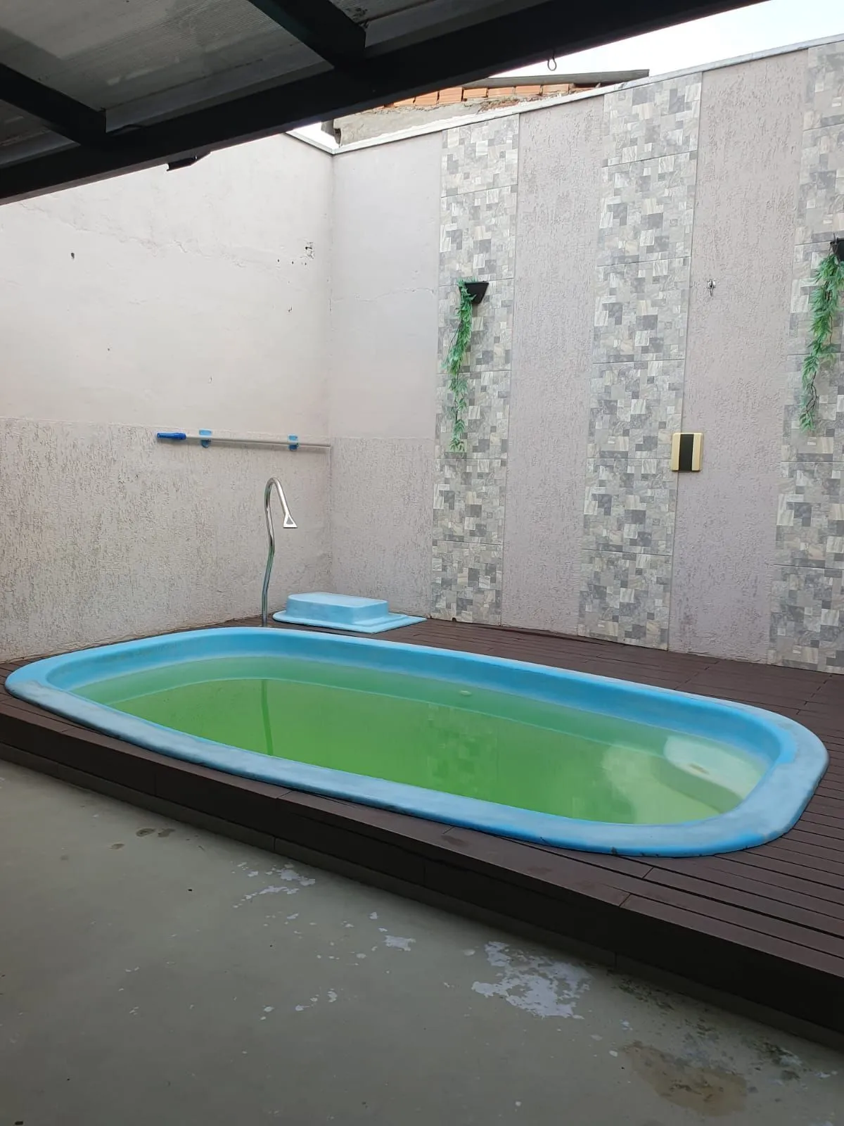 Imagem Casa, 3 Dormitórios, 2 Banheiros, 180m², Bairro Estância Velha, Canoas