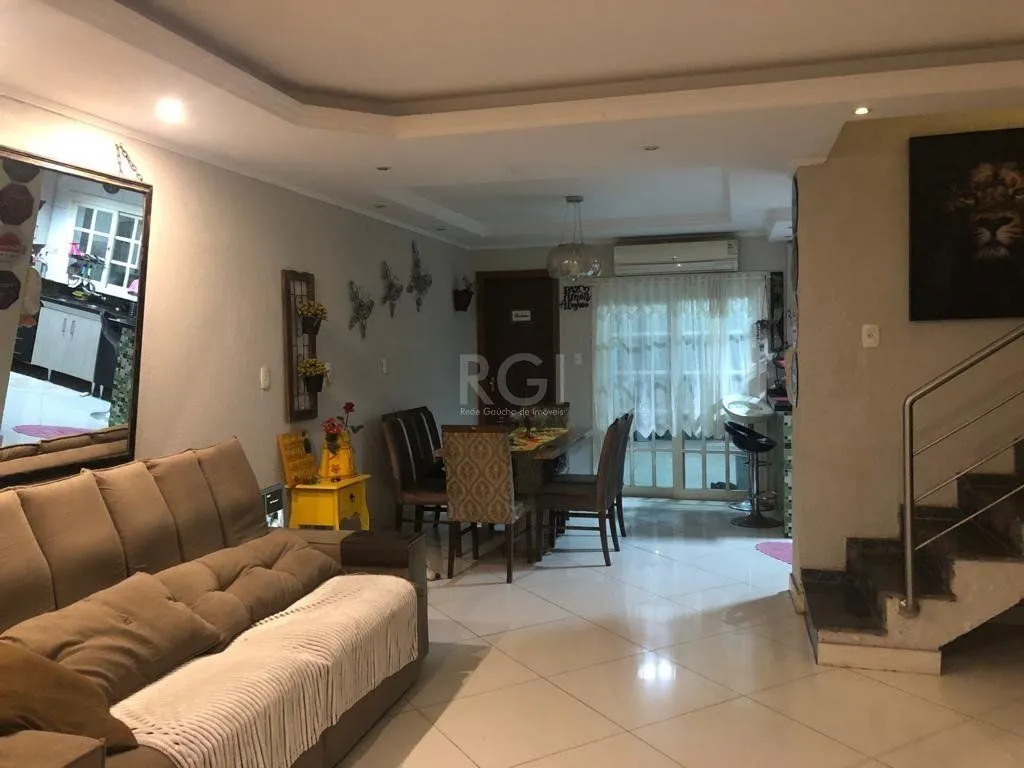 Imagem Sobrado para Venda - 204m², 3 dormitórios, sendo 1 suites, 2 vagas - Sarandi