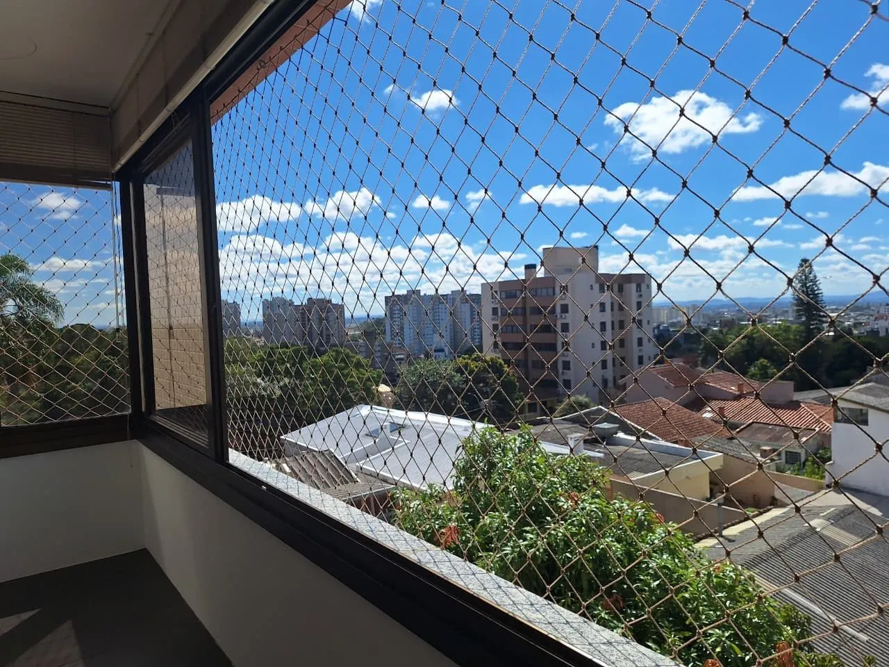 Amplo apartamento de 2D com suíte e vaga