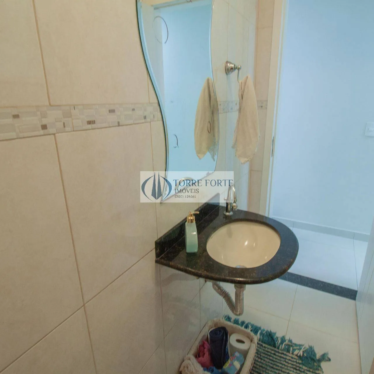 Imagem Linda casa com 3 suítes , churrasqueira, varanda , 2 vagas