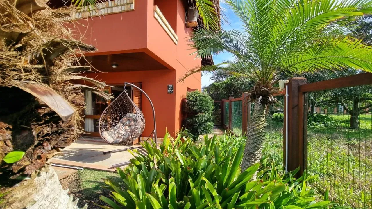 Imagem Casa em XANGRI-LÁ com 5 dorm. 3 suítes, piscina aquecida e 471 m², 400 m. mar.