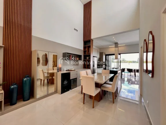 Imagem Casa de condominio a venda em Valinho!!

Residência térrea de alto padrão ? porteira fechada

Um ...