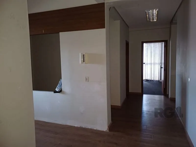 Imagem MÁFFER IMÓVEIS ALUGA - CONJUNTO COMERCIAL Av. Cristóvão Colombo esquina Benjamin Constant | Porto Alegre/RS