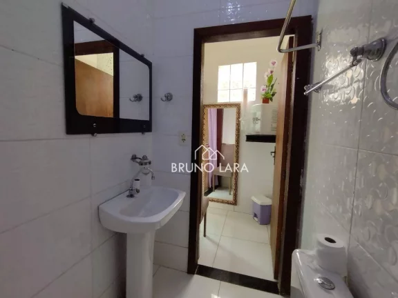 Imagem Casa à venda no centro - Igarapé/MG.