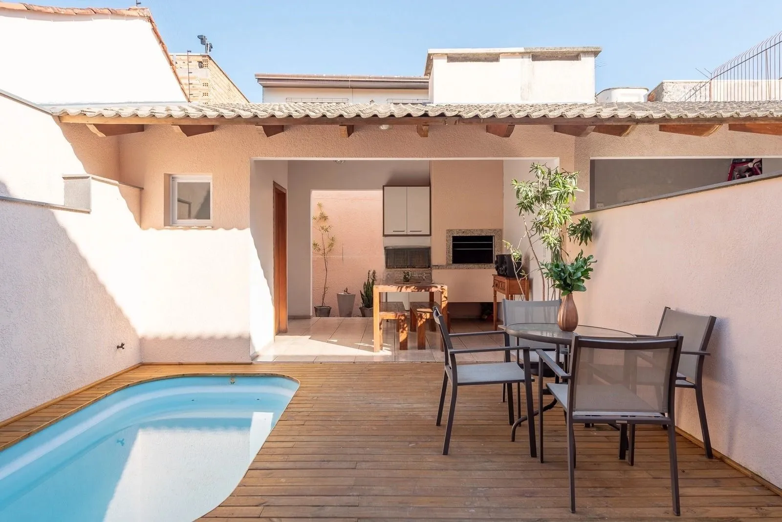 Imagem Sobrado moderno com 3 dor, suíte, piscina e espaço gourmet no Jardim Itu