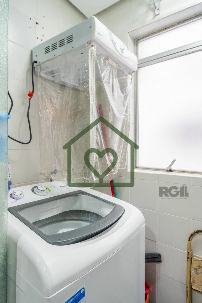 Imagem Apartamento de um quarto (dormitório), sacada e uma vaga de garagem no bairro Santana em Porto Aleg...