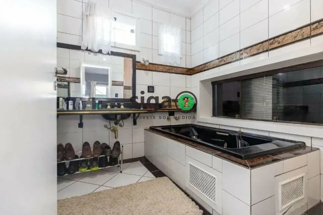 Imagem Sobrado no Bairro Alto de Pinheiros, com 3 Quartos e 5 vagas , à Venda