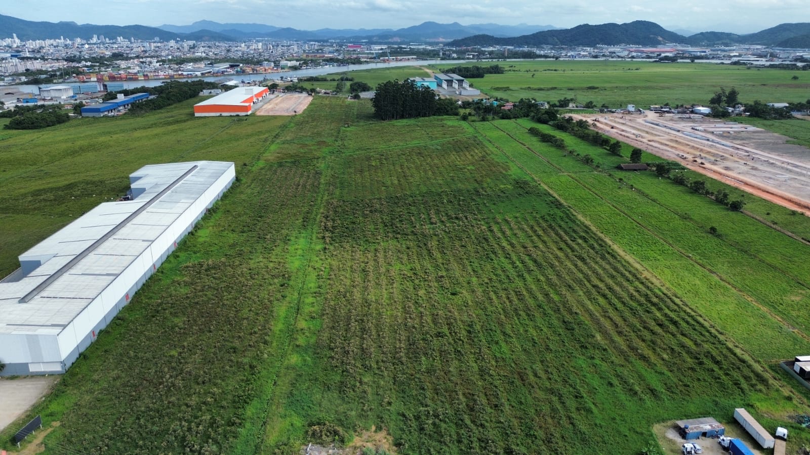 Foto do imóvel: Terreno à Venda, 167000 metros em São Paulo - Navegantes