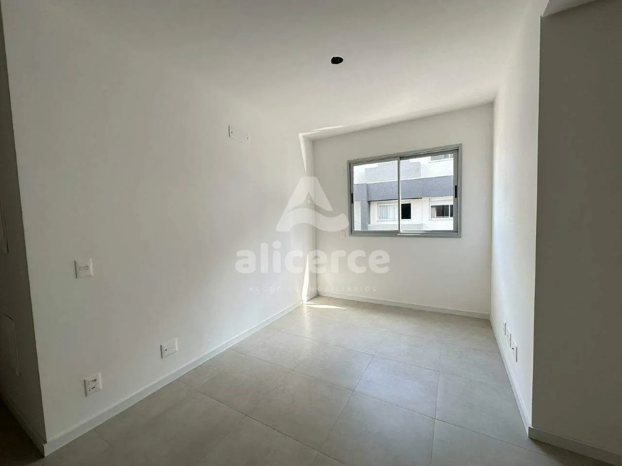 Imagem Apartamento Duplex à venda com 2 quartos 1 suíte, 111,55m² em Canto Florianópolis
