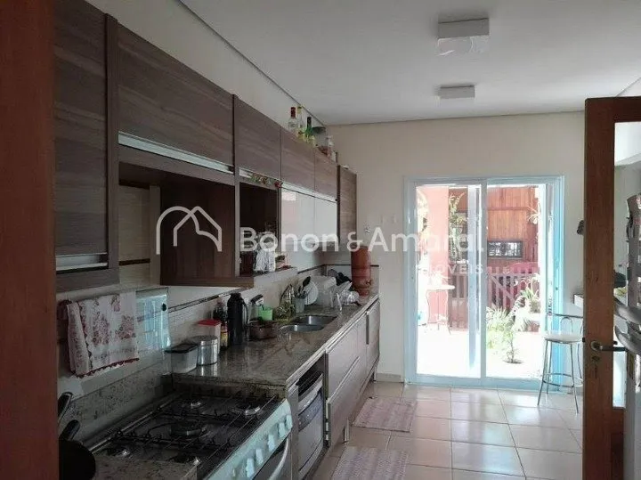 Imagem Casa de Condomínio com 250 m² e 4 Quartos