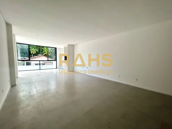 Imagem Ótimo sobrado geminado de ponta, novo, localizado no bairro Glória em Joinville, próximo a Confei...