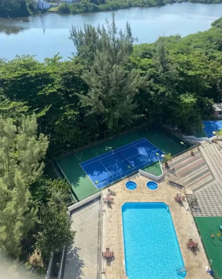 Imagem Apartamento com 2 Quartos e 2 Suítes na Avenida Lúcio Costa, Barra da Tijuca - Ap0857