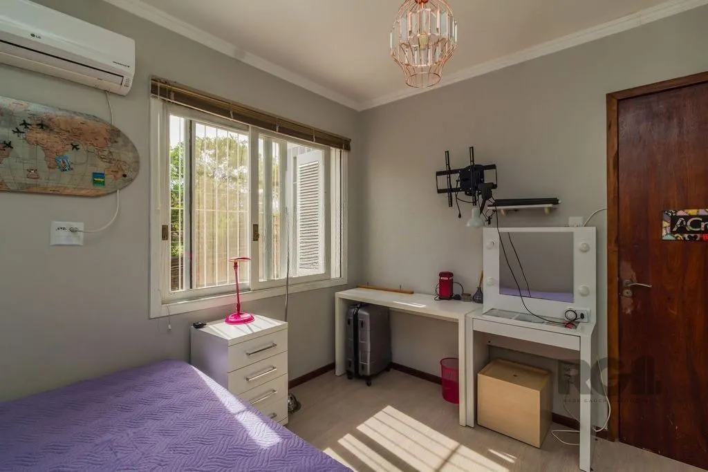 Imagem Casa com 3 dormitórios no bairro Nonoai