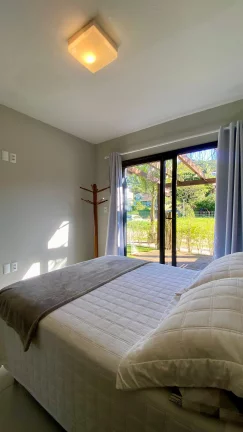 Imagem Casa de Alto Padrão em Garopaba-SC: 3 Suítes, 147m², Mobiliada, Próx. à Praia Central
