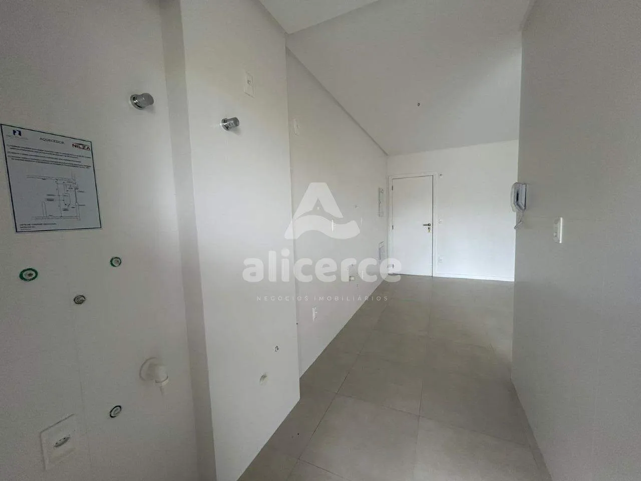 Imagem Apartamento Garden à venda com 2 quartos 1 suíte, 85,09m² em Capoeiras Florianópolis