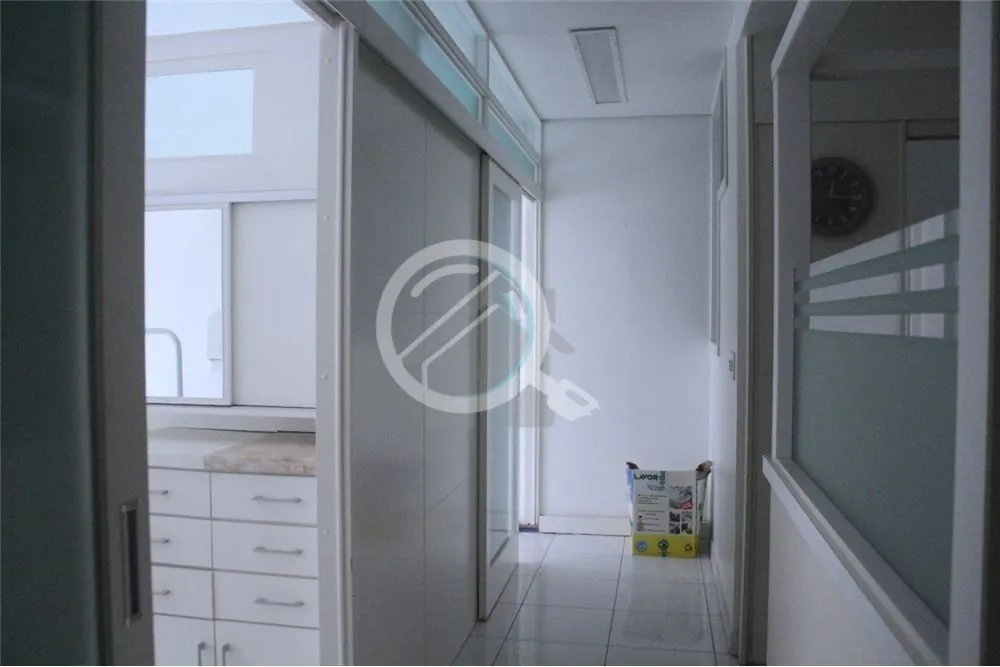 Imagem Sala Comercial com Estrutura Completa para Clínica Odontológica. Localizada no primeiro andar, est...