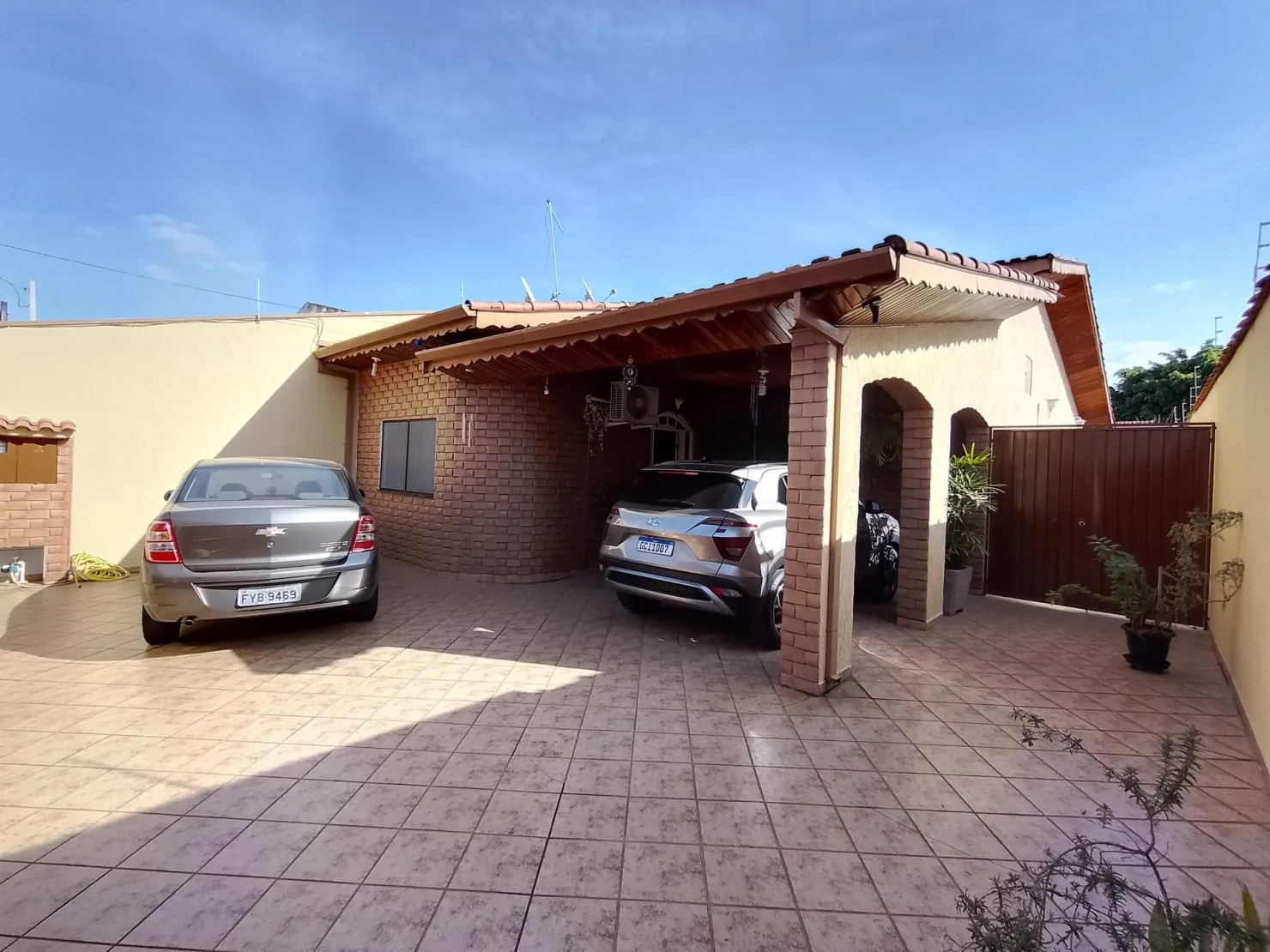 Foto do imóvel Casa à venda 3 Quartos, 1 Suite, 5 Vagas, 300M², Jardim Gurilândia, Taubaté - SP