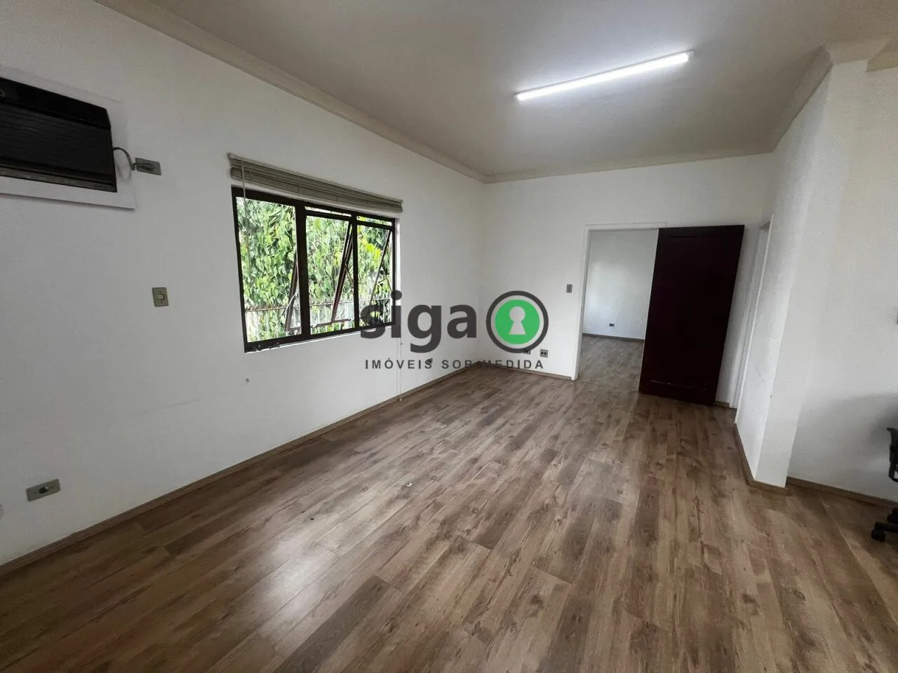 Imagem Casa Comercial para Venda ou Locação com 13 salas, 10 vagas, 9 banheiros no Jardim Paulista.