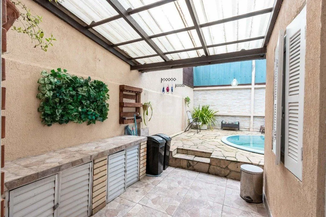 Imagem Casa para Venda com 3 dormitórios, sendo 1 suites e 4 vagas no bairro Ipanema