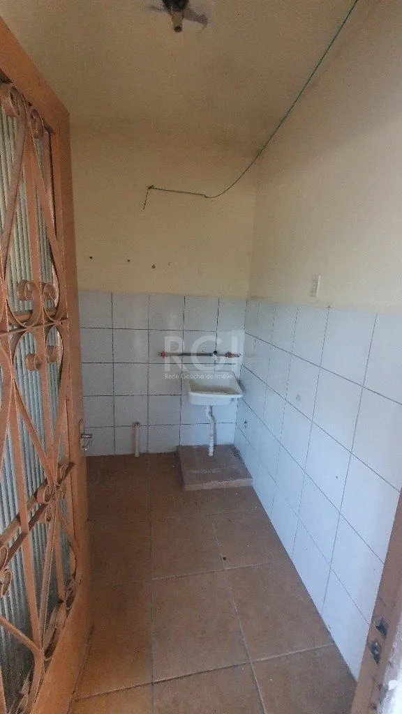 Imagem Casa para Venda - 290m², 4 dormitórios, sendo 2 suites, 2 vagas - Cascata