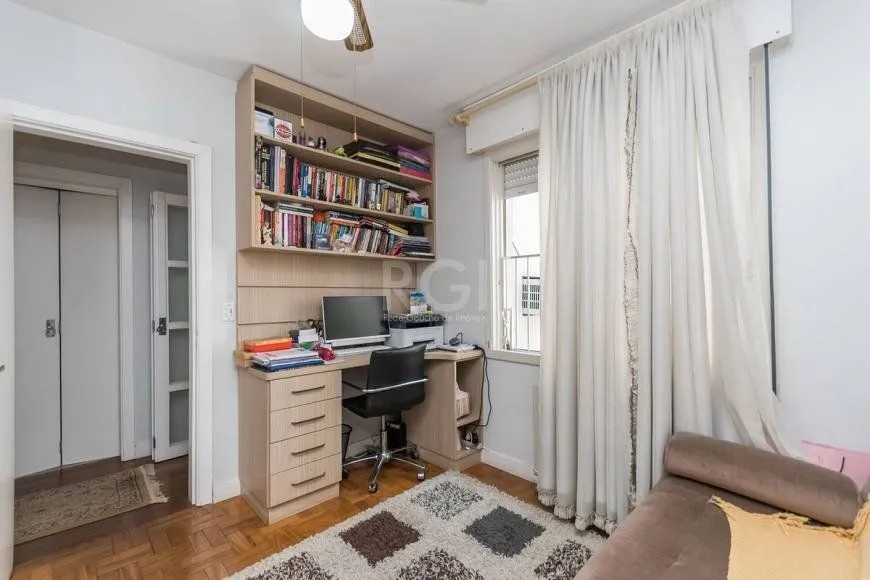 Imagem Cobertura para Venda - 180m², 3 dormitórios, sendo 1 suites, 1 vaga - Petrópolis