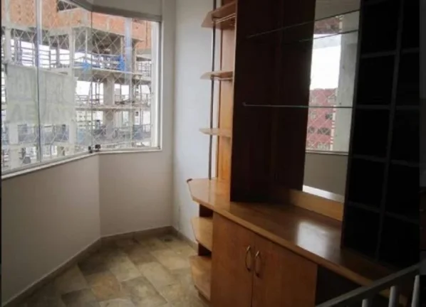 Imagem O  apartamento  encontra-se  em  muito  bom  estado,  com  boa iluminação  e ventilação; tendo  vista  definitiva  e  privilegiada.