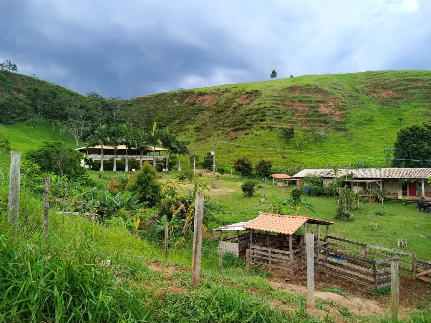 Imagem Chácara à venda 4 Quartos, 1 Suite, 90000M², Zona Rural, Silveiras - SP