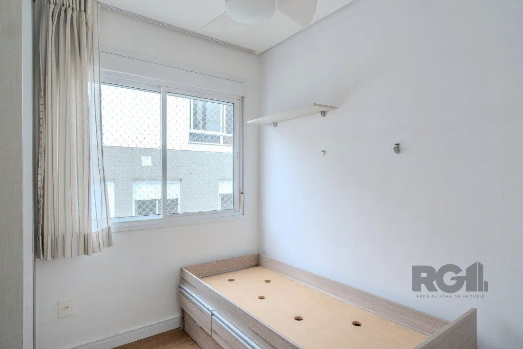 Imagem Casa impecável e mobiliada, com 3 niveis, possui 3 dormitórios sendo 1 suíte, 4 banheiros.