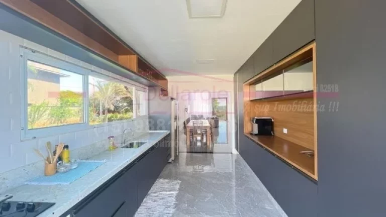 Imagem Belíssima casa dentro de condomínio