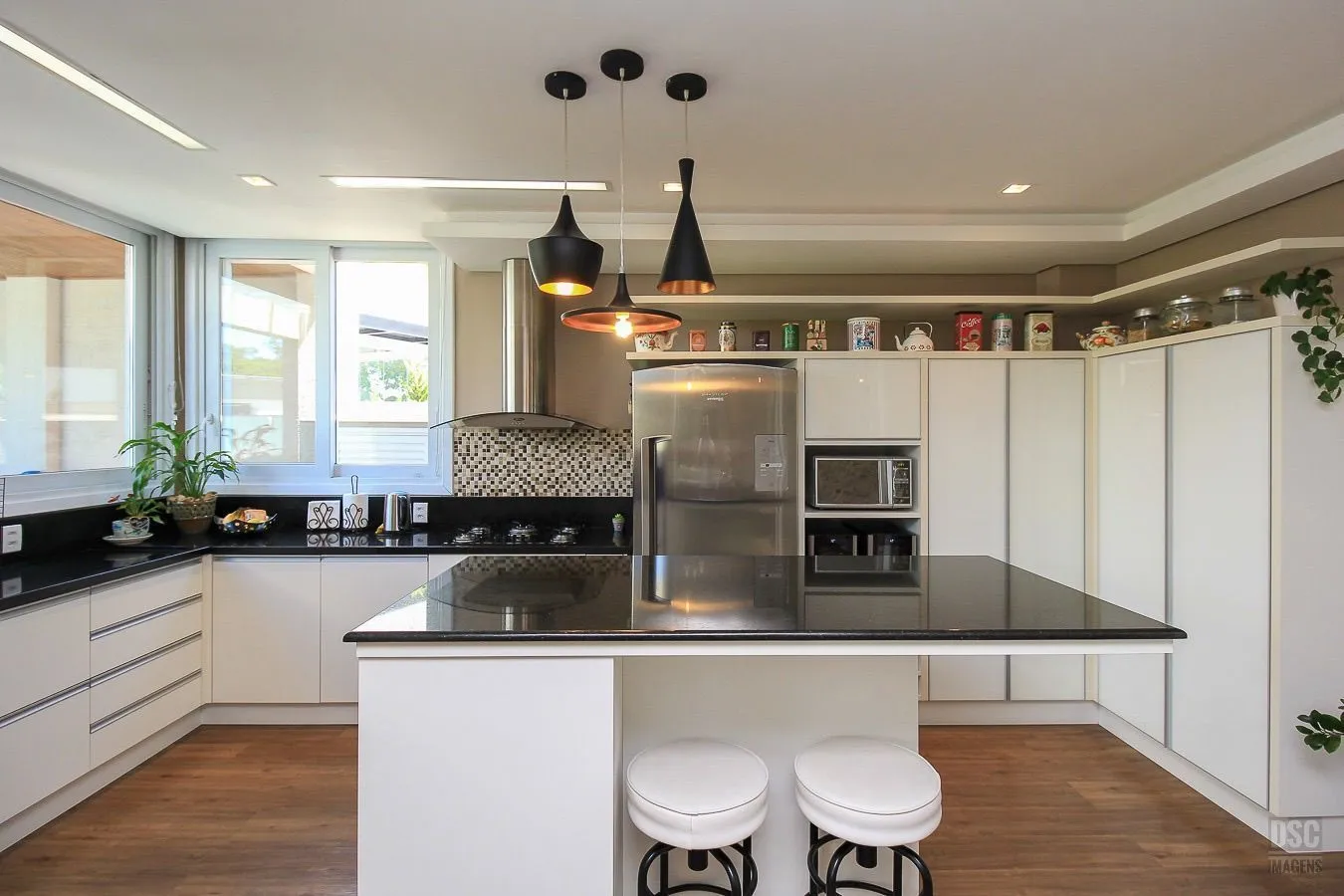 Imagem Casa dos Sonhos em Condomínio Fechado - Conforto, Estilo e Lazer Completo!