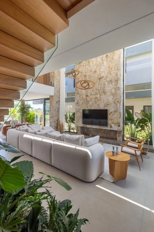 Imagem Sobrado beira Lago, mobiliado e decorado com 06 suítes