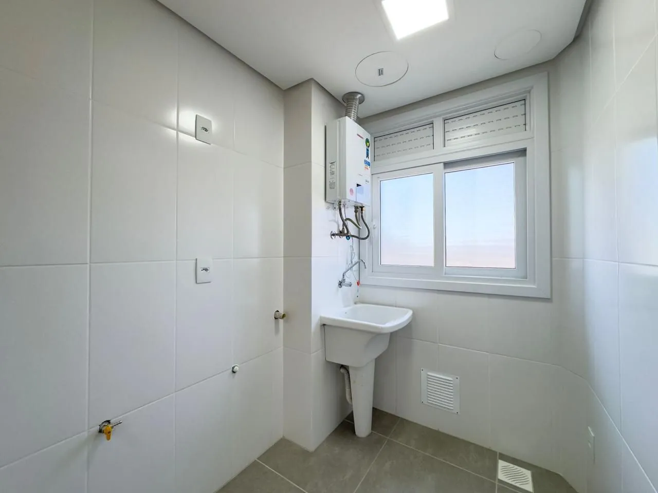 Imagem Apartamento à venda em Porto Alegre, Vila Ipiranga, com 2 quartos, 68m2