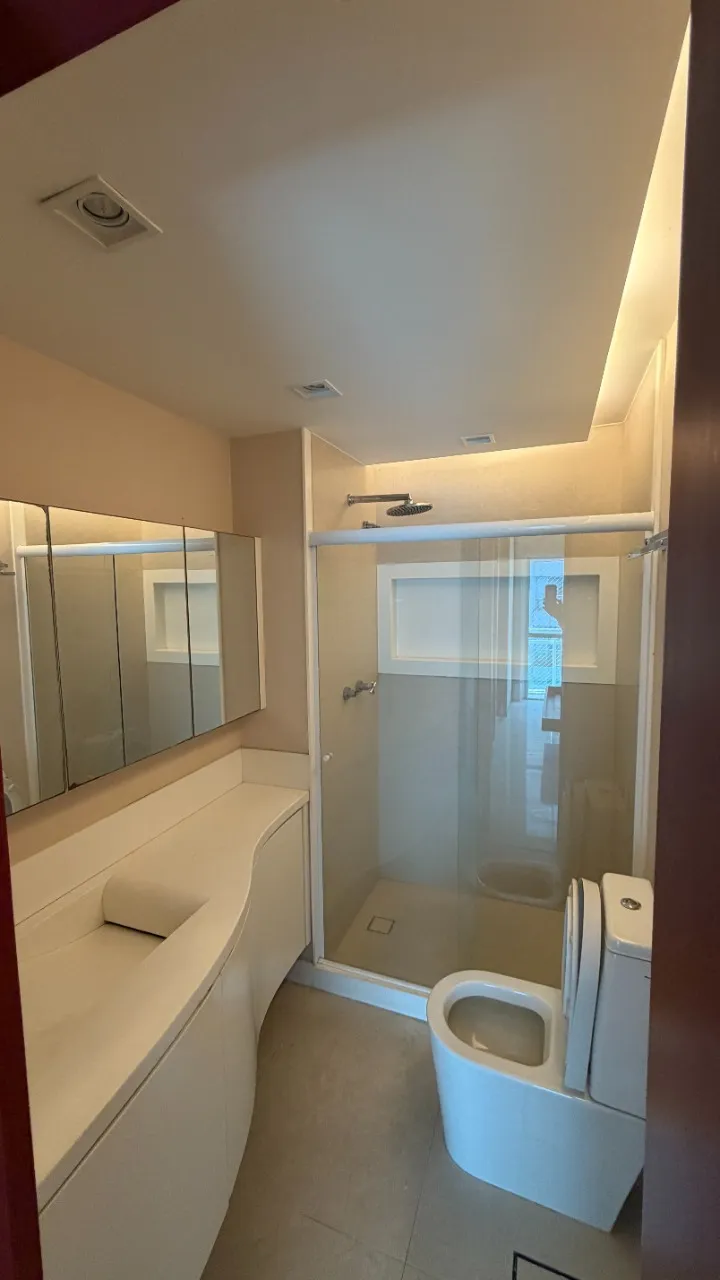 Imagem Excelente apartamento de frente à venda na Barra da Tijuca, dispondo de 157 m² de área construíd...