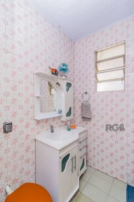 Imagem Excelente casa de 70m² com 3 dormitórios no bairro Sarandi.