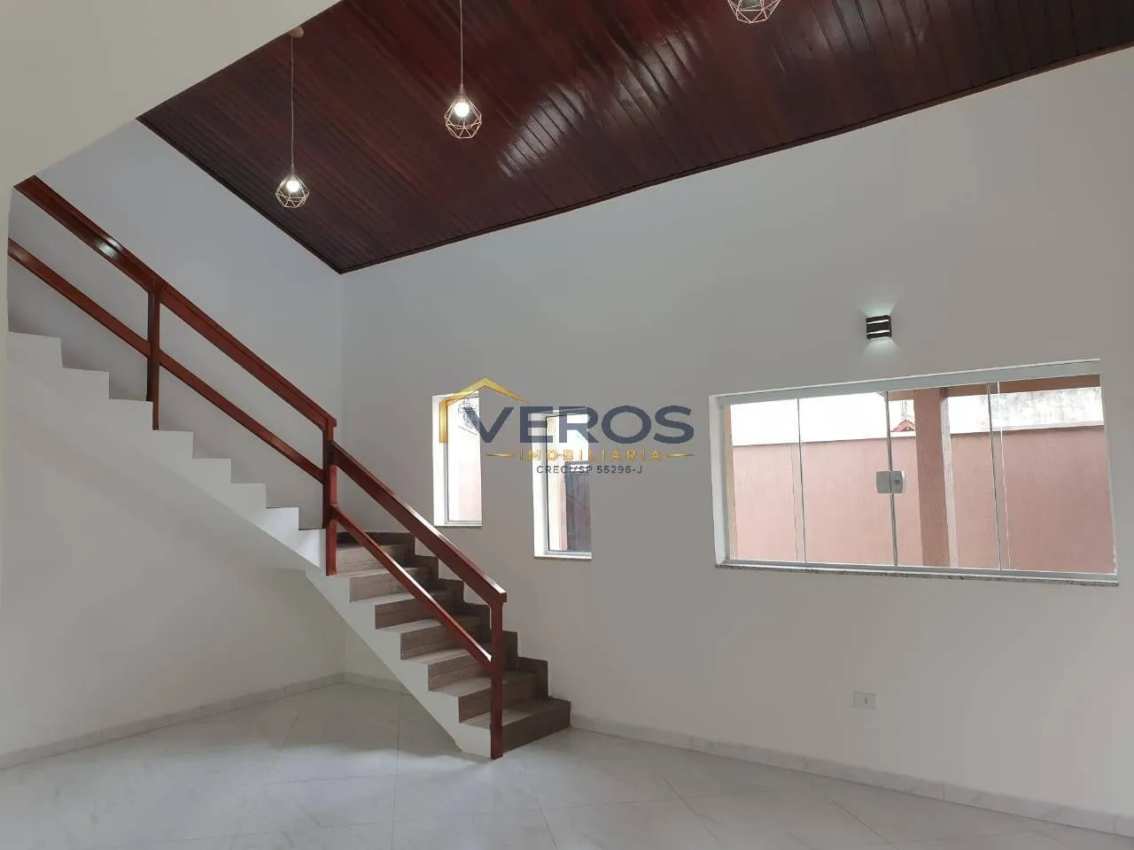 Imagem Sobrado Recém-Reformado com 5 quartos à Venda no Indaiá