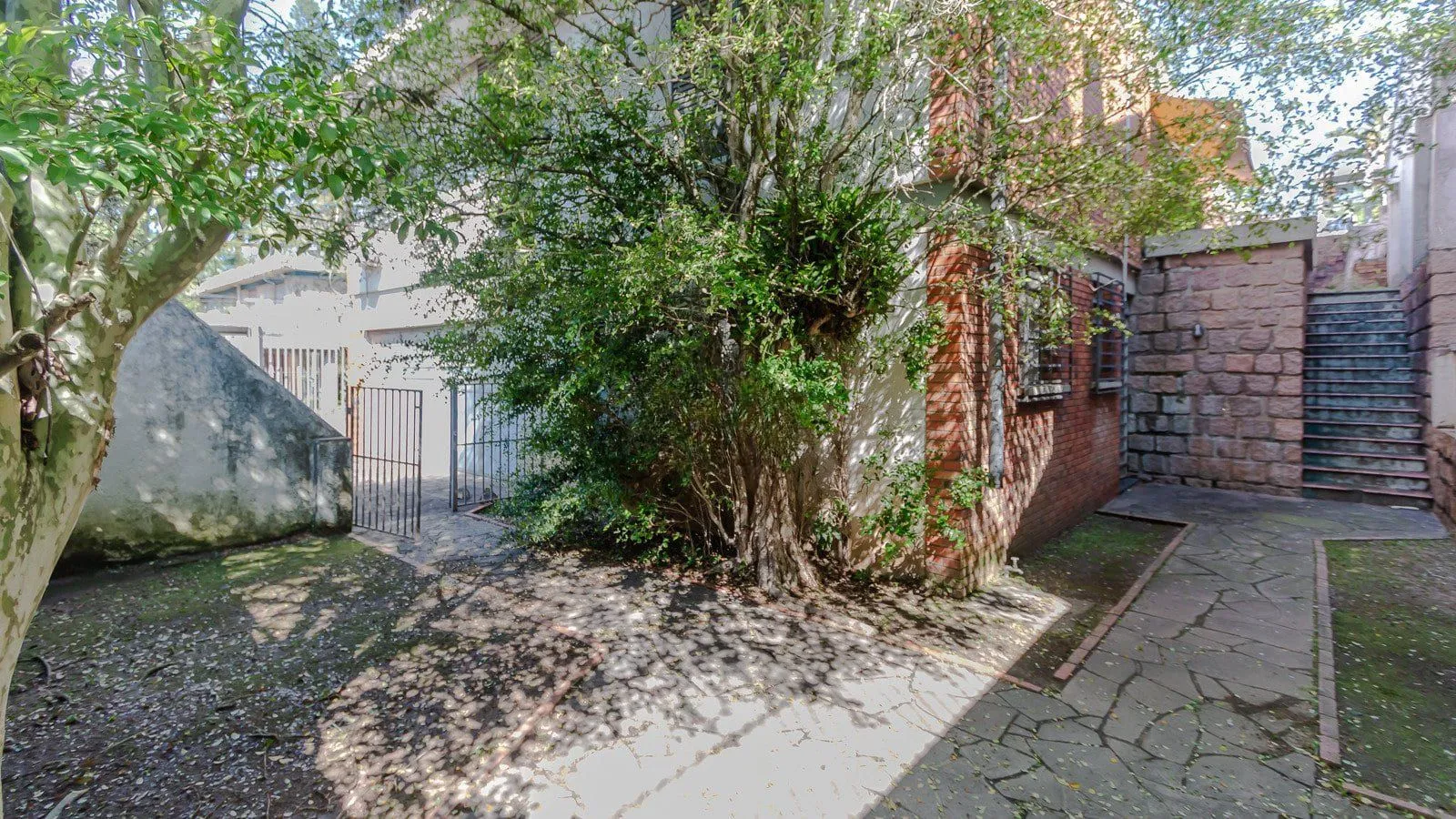 Imagem Casa com 3 dormitórios com 279.5m², no bairro Três Figueiras