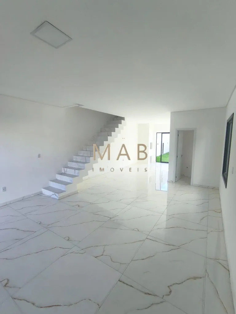 Imagem Imperdível casa à venda em Florianópolis-SC, 3 suítes sendo uma master, sala estar, Lavabo, vagas de garagem, 140,00m² - Ingleses do Rio Vermelho!