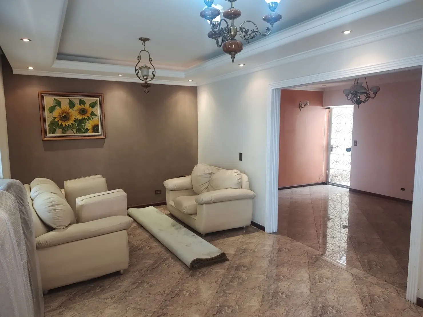 Foto do imóvel Casa à venda 4 Quartos, 3 Suites, 2 Vagas, 350M², Vila Jaboticabeira, Taubaté - SP | Condomínio Marajoara