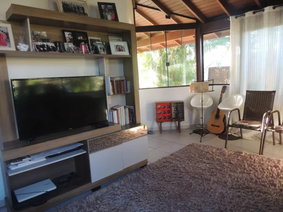 Imagem Casa Espaçosa de 4 Quartos com Pomar em Campo Duna, Garopaba-SC. Escritura Pública.