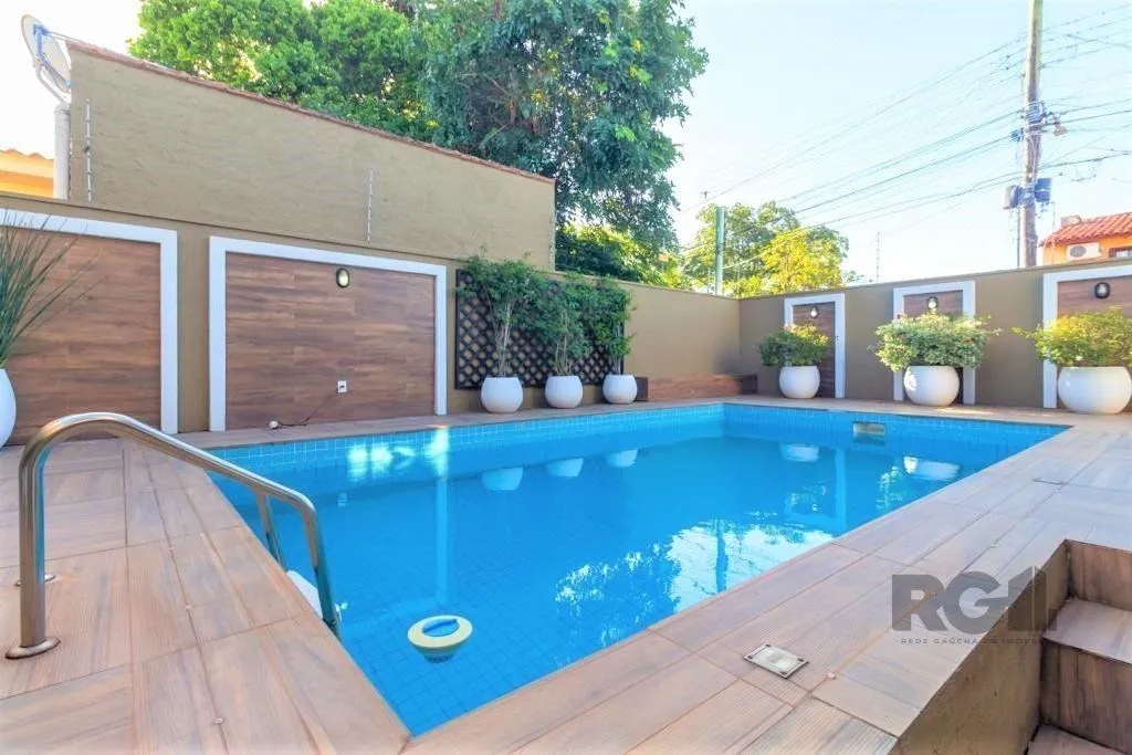 Imagem Casa de 380m², bairro Guarujá