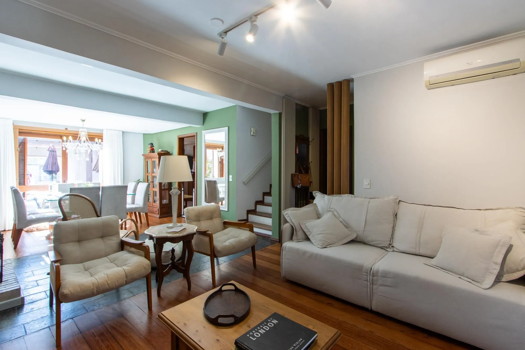 Imagem CASA EM CONDOMÍNIO NO BAIRRO IPANEMA - 4 DORMITÓRIOS (2 SUÍTES) - 2 VAGAS