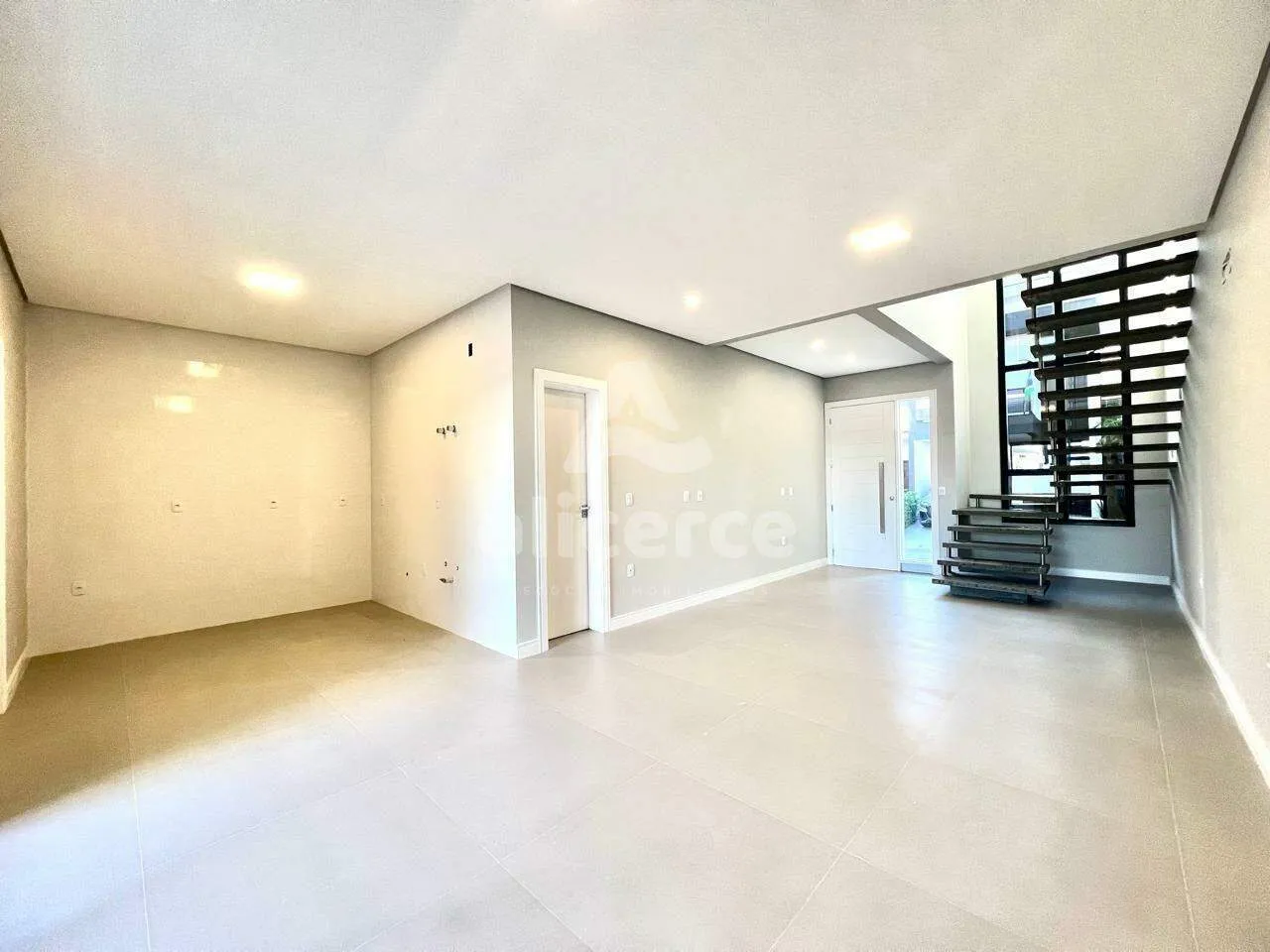 Imagem Casa residencial à venda condomínio (Delta Ville) | 3 quartos, 1 suíte, 2 vagas | Porcelanato e área gourmet